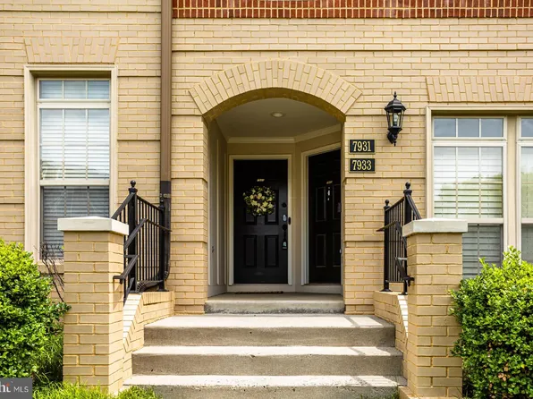 7931 Crescent Park Dr, Gainesville, VA 20155