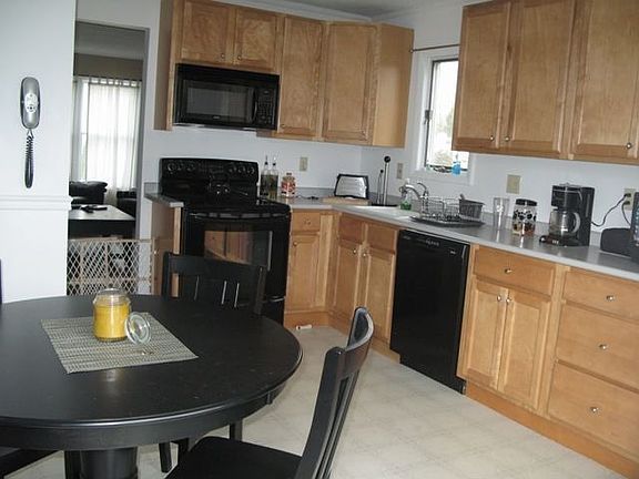 3rd image of 17 Cooks Ct