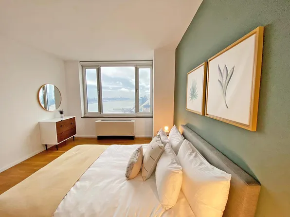 635 West 42nd Street 23D image 2 of 20