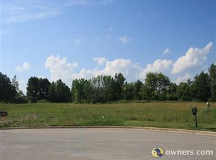 6900 W Wild Flower Ct, Franklin, WI 53132