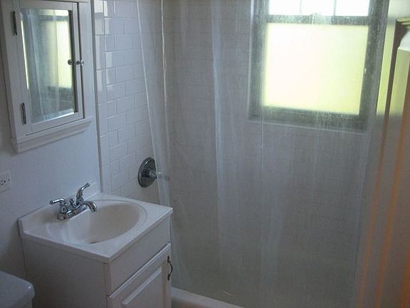 5th image of 2605 W Rosemont Ave APT 3