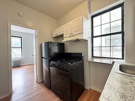 5th image of 24 Covert St APT 3L