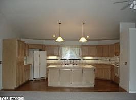 4th image of 16500 Parkridge Ave