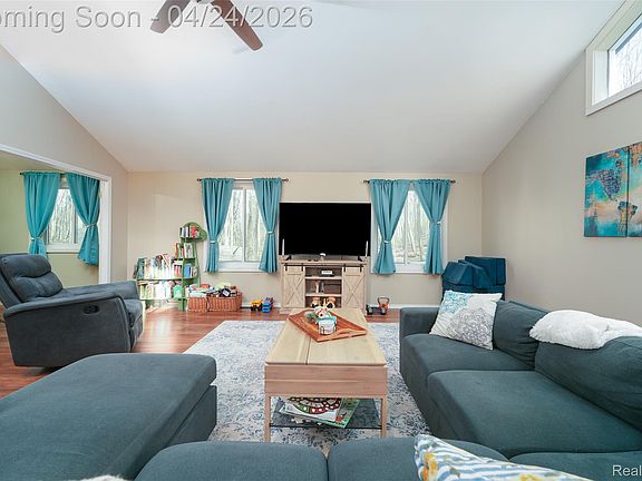 4th image of 9820 Oakhurst Rd