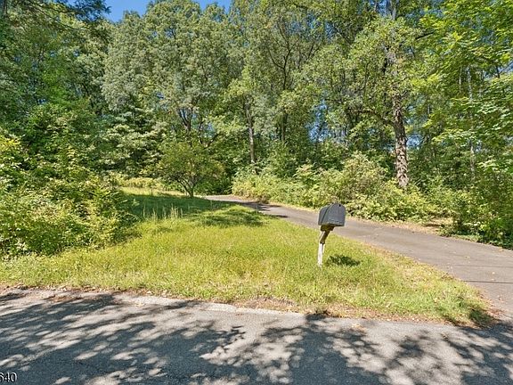 2nd image of 50 Mountain Ave