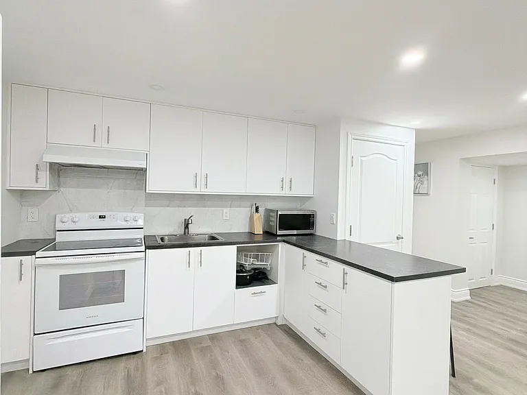 3477 Riverspray Cres — Photo 1