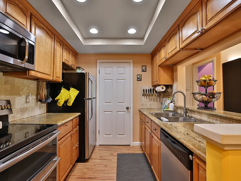 5924 Bridgeport Lake Way — Photo 9