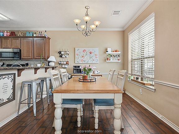 3rd image of 162 Forest Dr