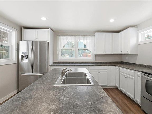 3rd image of 2 Farwell Street