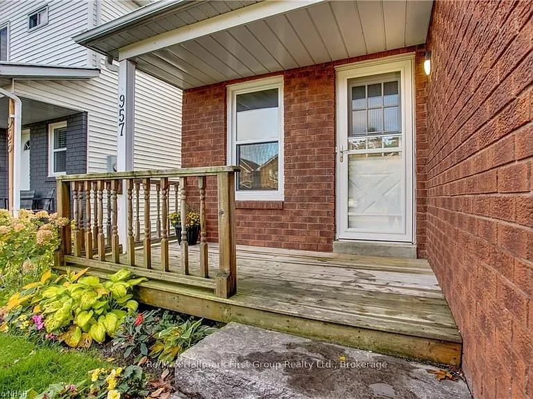 957 Fairbanks Rd — Photo 2