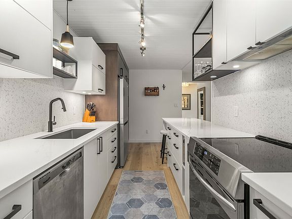 3rd image of 1056 Bernard Ave Unit 109