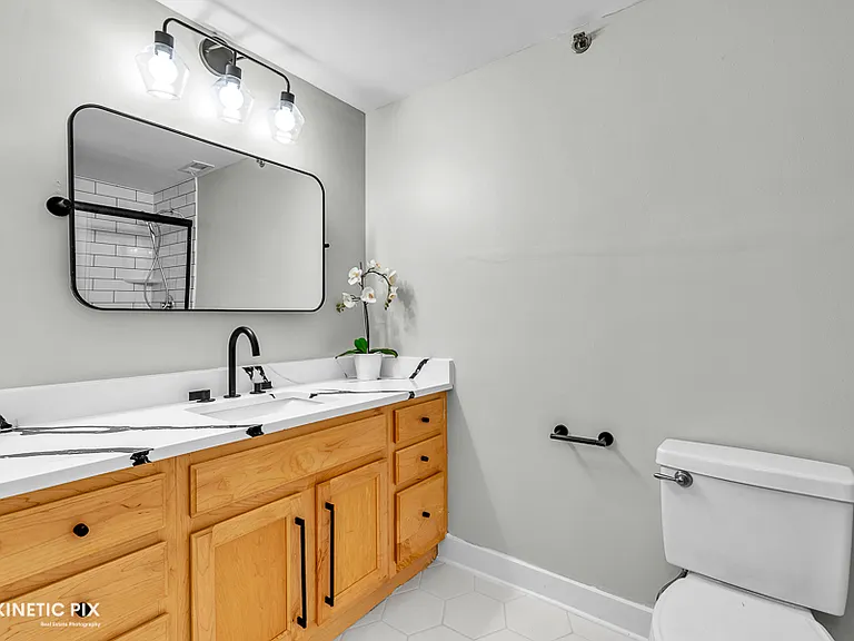 1 S Leavitt St #209 — Photo 18