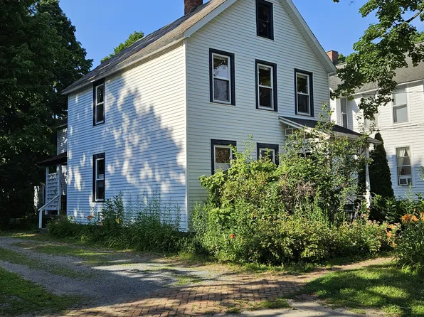 53 York Ave APT 2A, Saratoga Springs, NY 12866