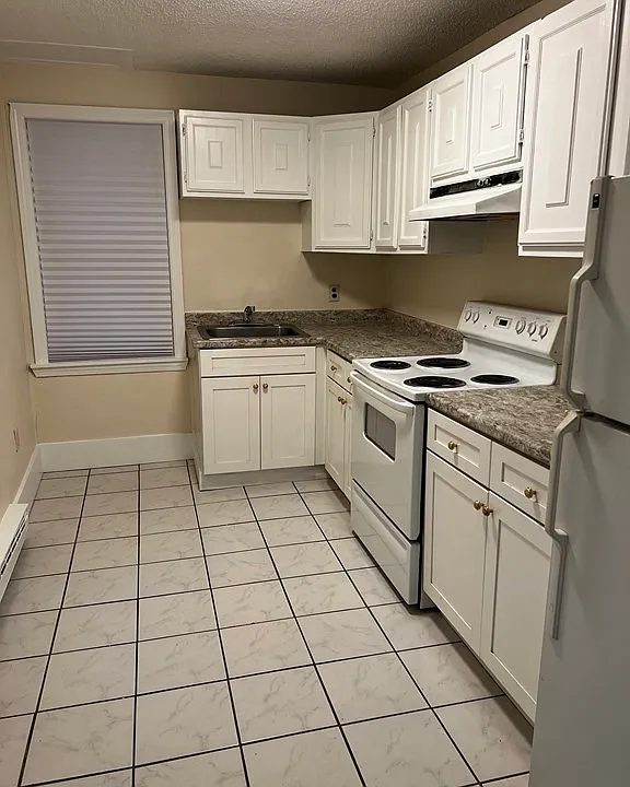 452 Main St #3