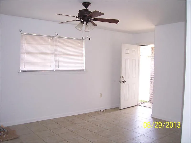 3 bed, 950 sqft, $1,550 — Photo 3