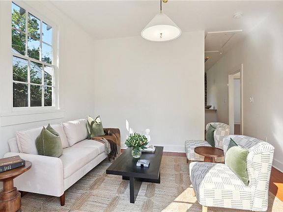 3rd image of 608 Harmony St