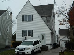 15 Amherst Rd, Valley Stream, NY 11581