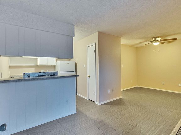 4th image of 400 W 34th St APT 202
