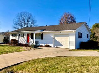 500 Green Acres Cir, Spencer, WV 25276