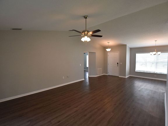 2nd image of 516 Seven Oaks St