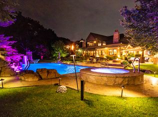 940 Meadows Rd, Geneva, IL 60134