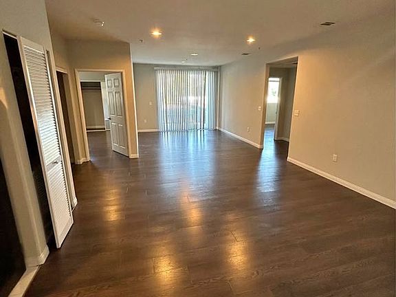 4th image of 5100 Woodman Ave #209