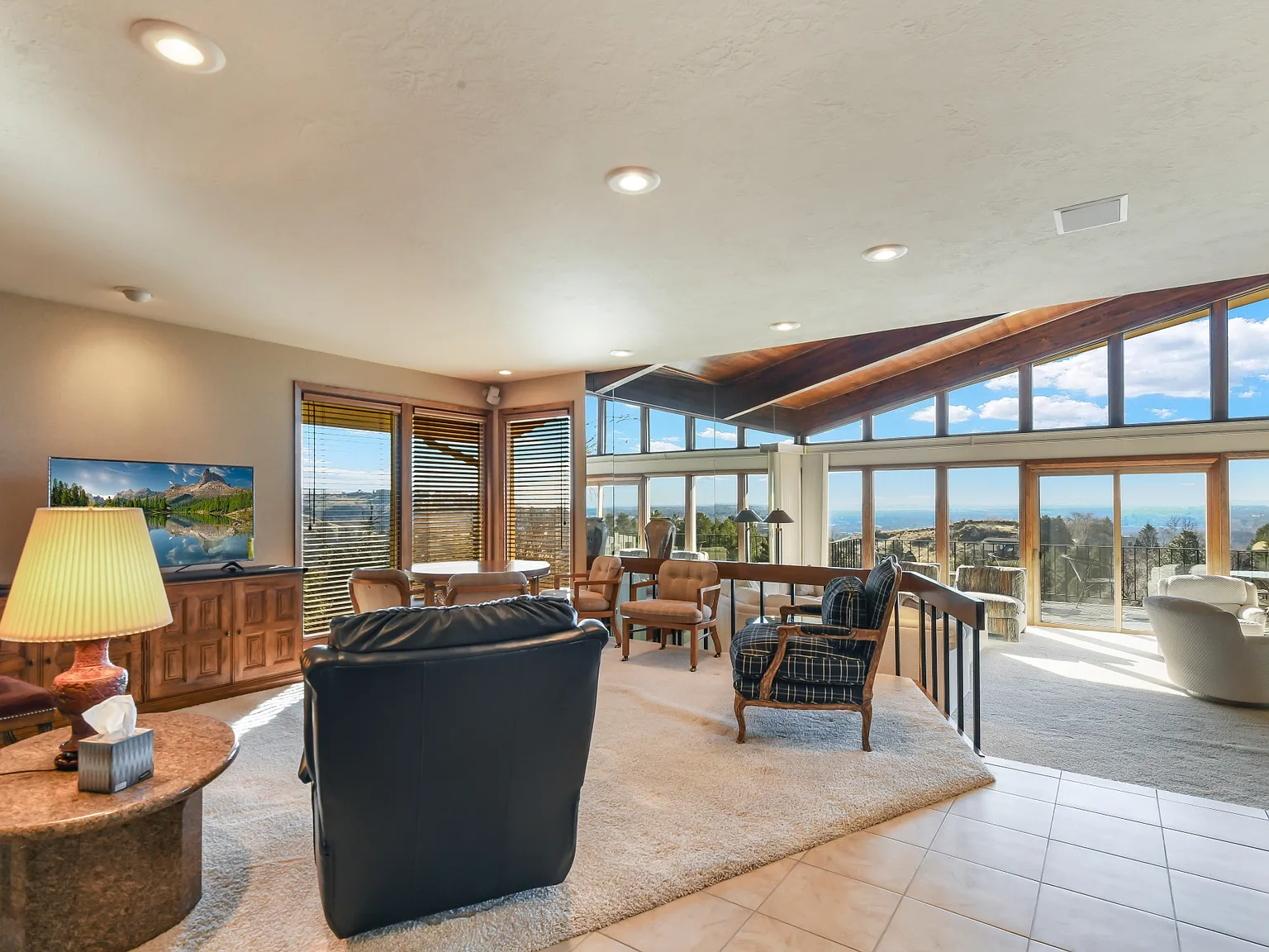 2 bed, 2.5 bath, 2436 sqft, $3,300 — Photo 2
