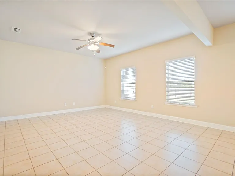 23946 Devonfield Ln — Photo 3