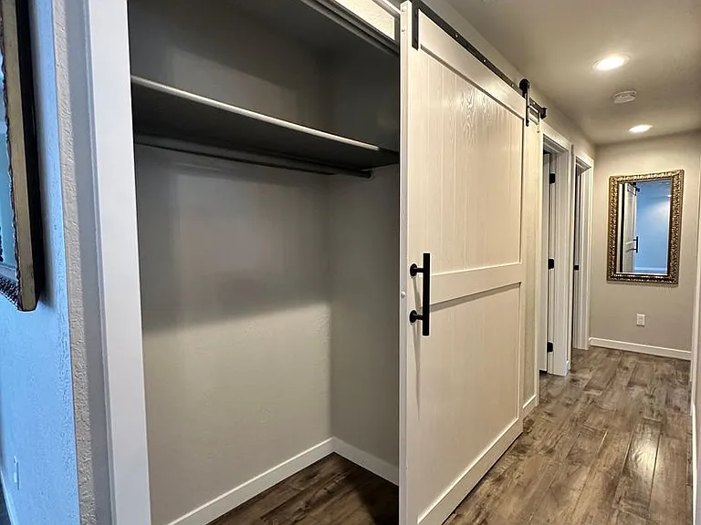 18 N Western Ave — Photo 9