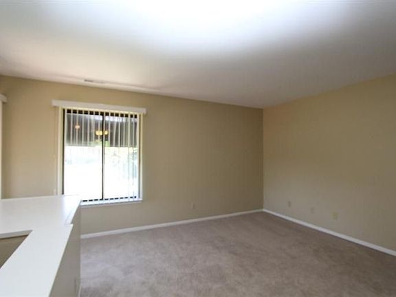 4th image of 101 Oakbrook Dr #209