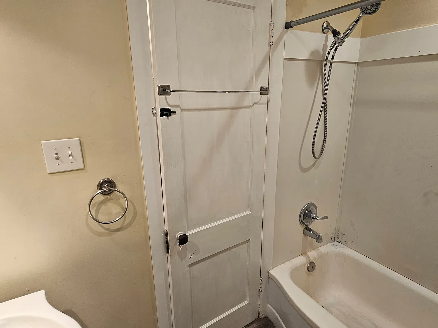 511 Fairmount Ave — Photo 3