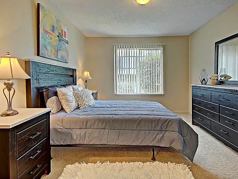 2413 E 55th Pl — Photo 9