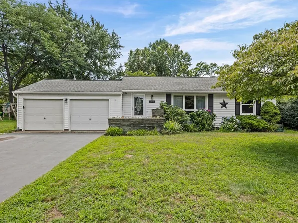 265 Woodruff Dr, Webster, NY 14580