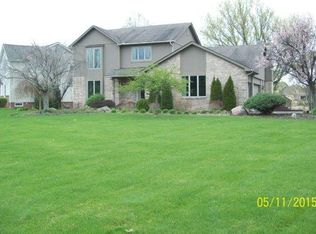 10188 Covington Dr, Brighton, MI