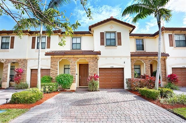 11426 SW 239th Lane 3/2.5 Townhouse with 1 car Garage.