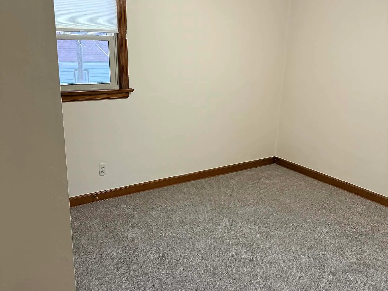 2 bed, 1000 sqft, $1,300 — Photo 4
