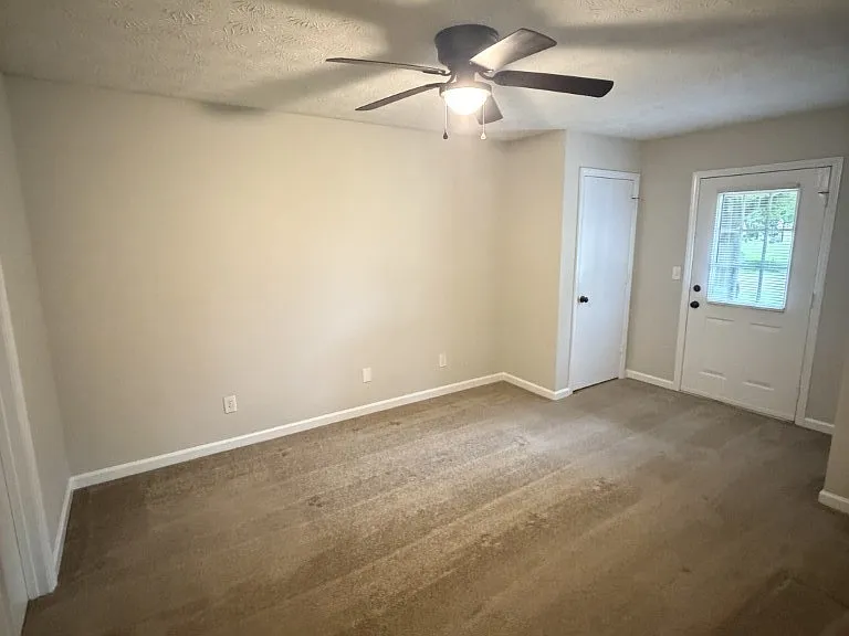1232 Hamilton Dr — Photo 4