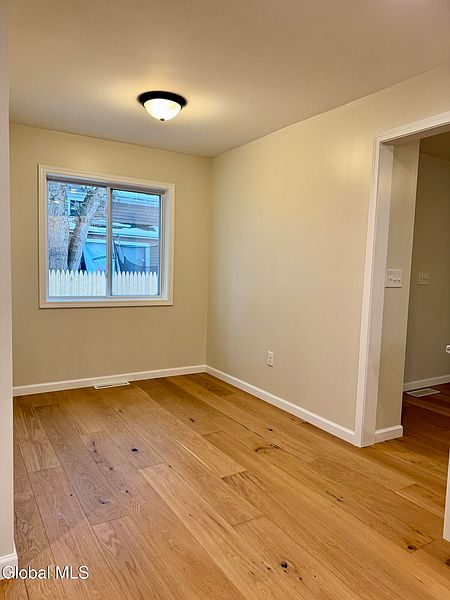 5th image of 590 Lower Allen Street
