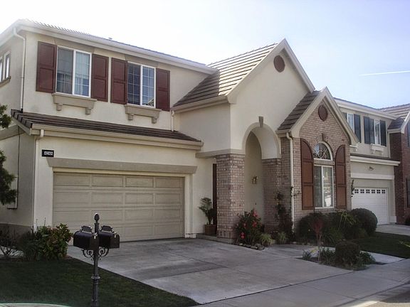 Beautiful home in a court Location