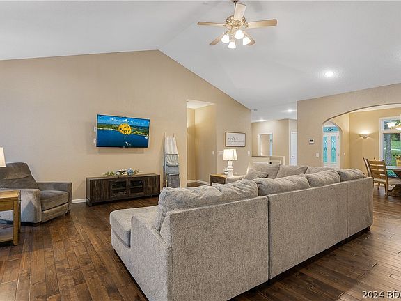3rd image of 30 Hawks Point Dr