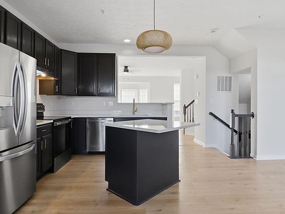 3rd image of 1404 Pangbourne Way