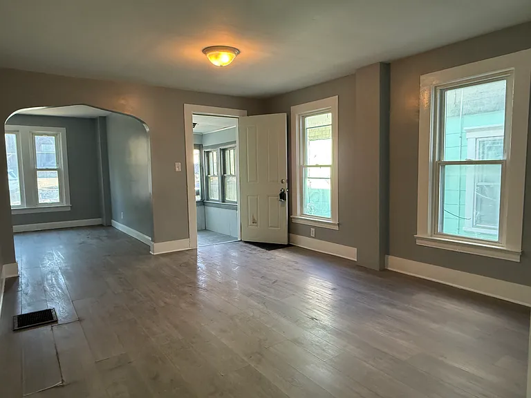 134 Vann St — Photo 2