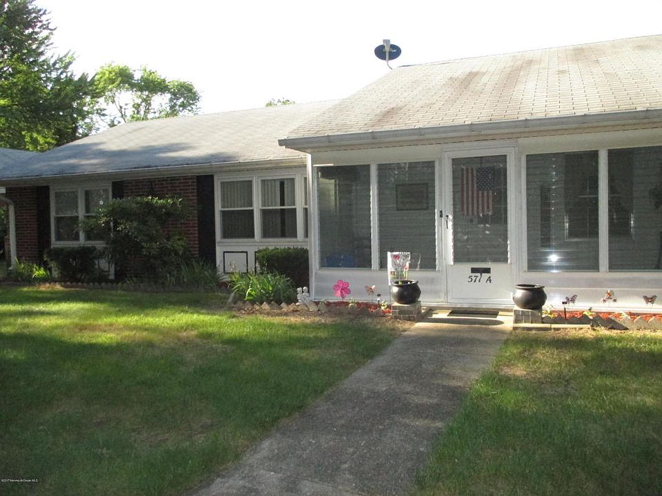 1st image of 571A Sheffield Ct #571A