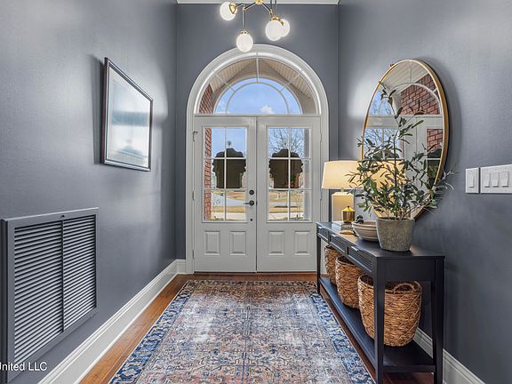 4th image of 8504 Julia Dr