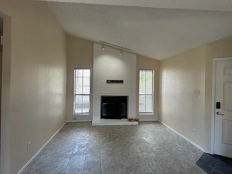 1909 Chasewood Cir #214 — Photo 2