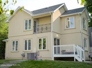 845 W Fingerboard Rd, Staten Island, NY 10305