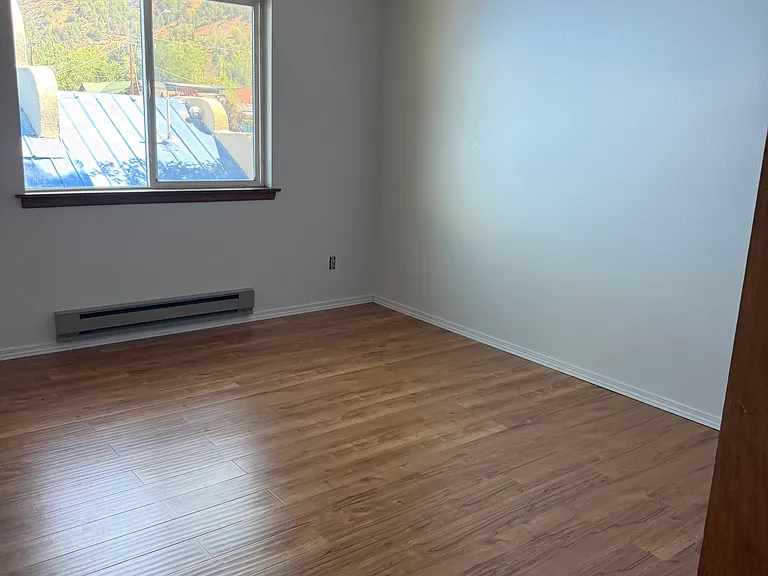 556 E 5th Ave #3 — Photo 2
