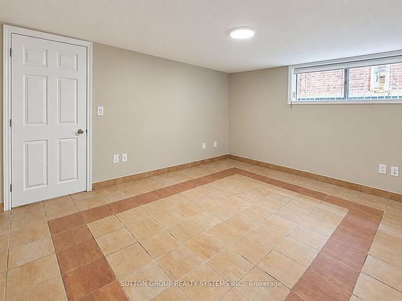 5th image of 158 Blackthorn Ave