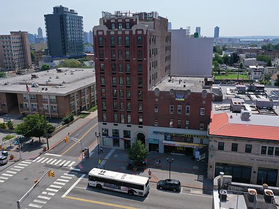 5th image of 872 Bergen Ave #6