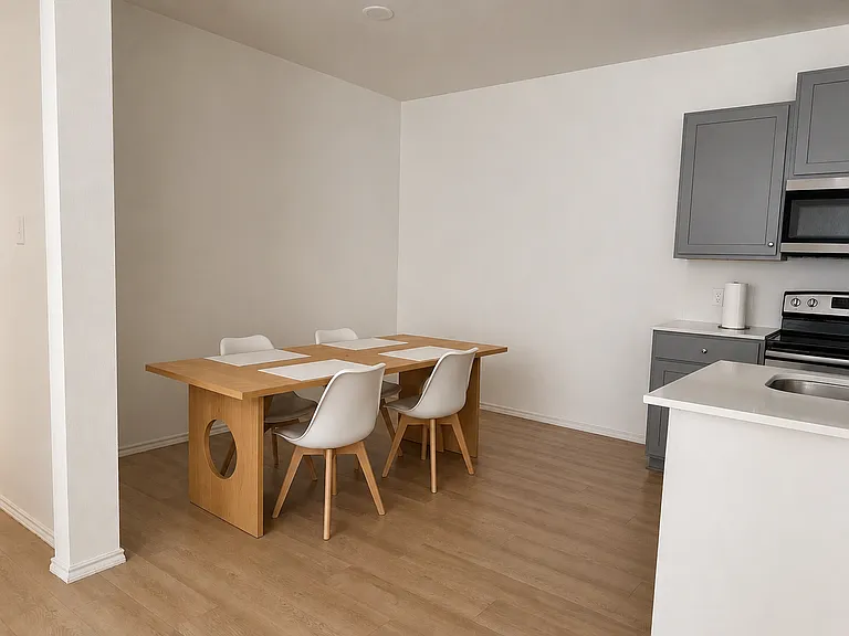 5532 Itasca St #B — Photo 2